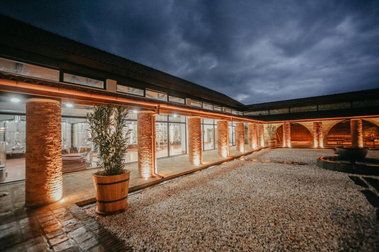 Chateau Mosmieri Hotel & Winery เทลาวี ภายนอก รูปภาพ