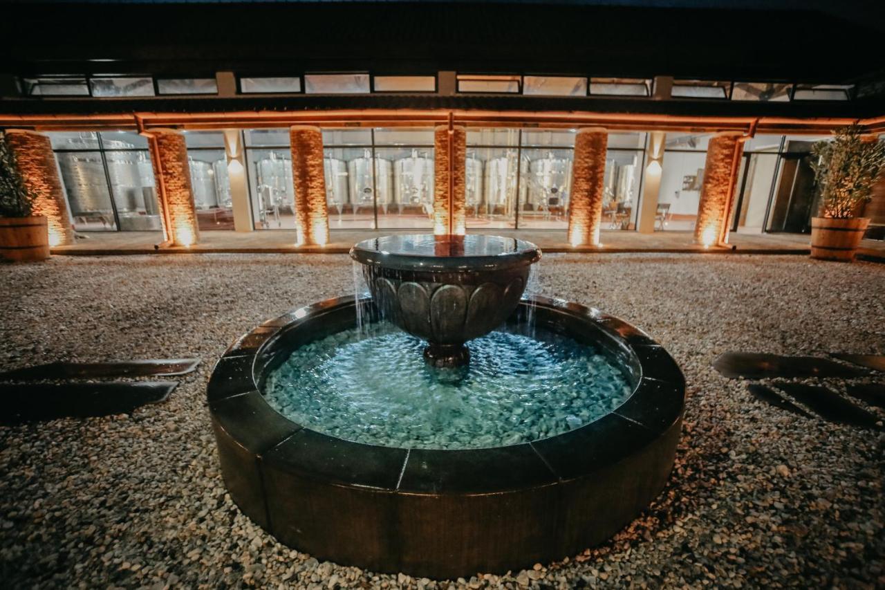 Chateau Mosmieri Hotel & Winery เทลาวี ภายนอก รูปภาพ